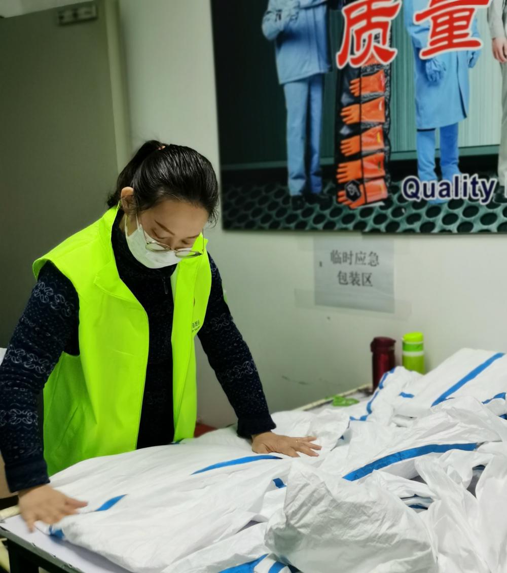 綠馬甲“浦東青年志愿者”，的一次晚班志愿服務(wù)